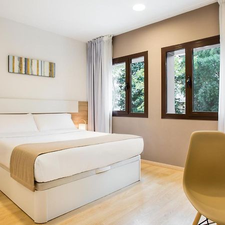 Ginosi Pedralbes Hotel Barcelona Bagian luar foto